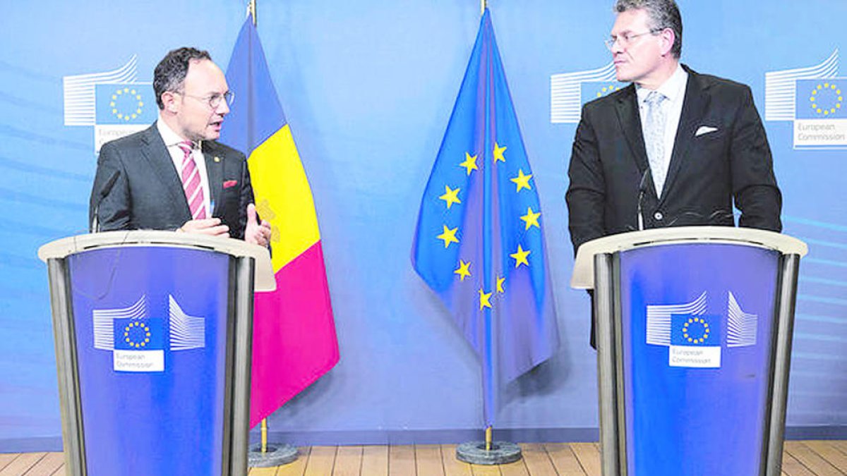 Xavier Espot i Maros Sefcovic en una roda de premsa a Brussel·les.