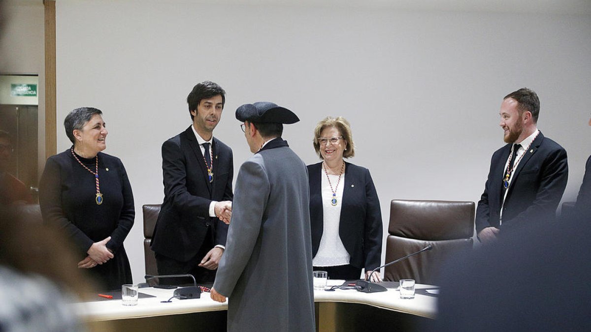 Canturri saludant González, el dia del jurament del primer com a cònsol menor, el març d'aquest any.