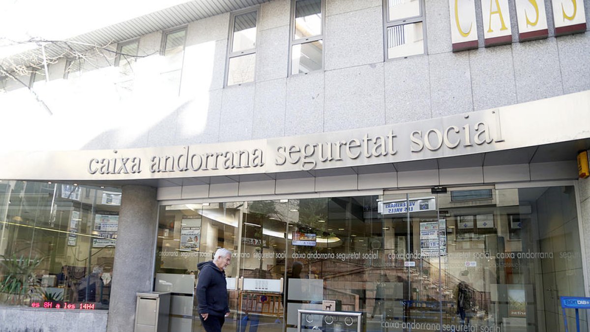 Façana de la seu central de la CASS.