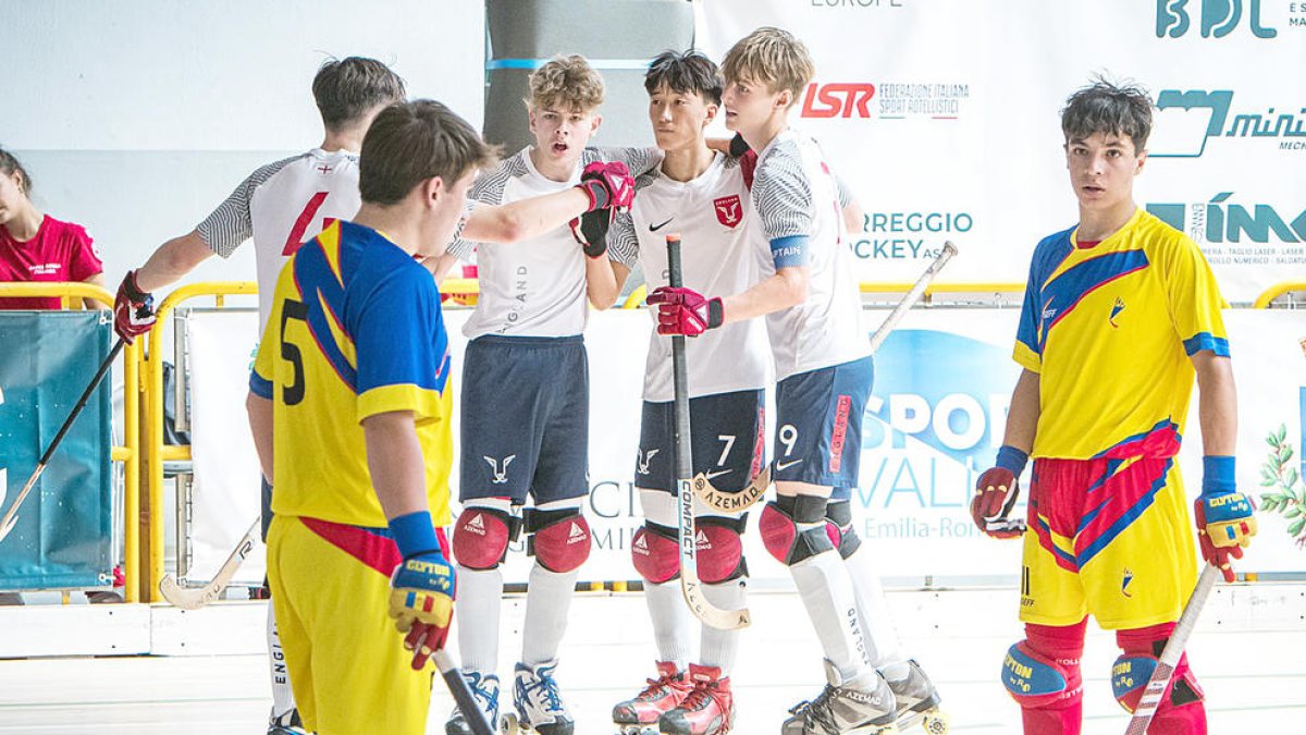 Els jugadors anglesos celebrant un dels gols contra Andorra.