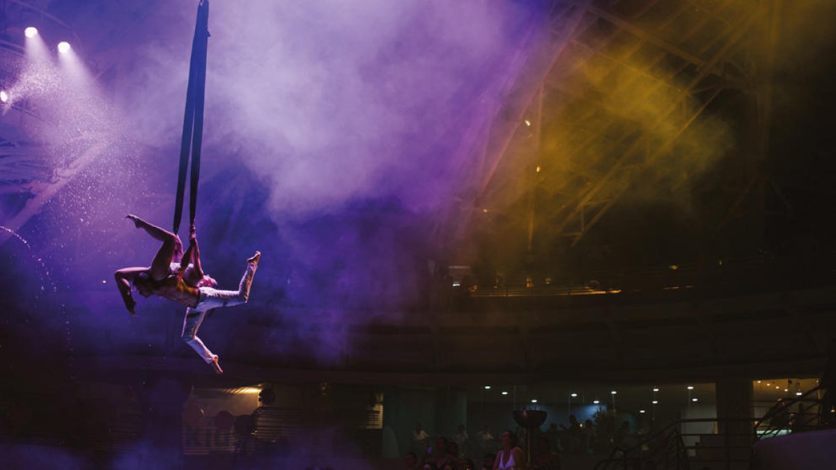 Espectacle d'acròbates aquest estiu a Caldea