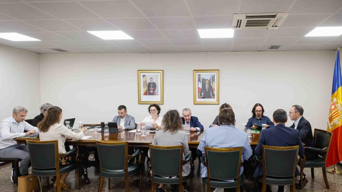 Reunió extraordinària del pacte d'Estat per nomenar Bartumeu i Martí observadors de la negociació