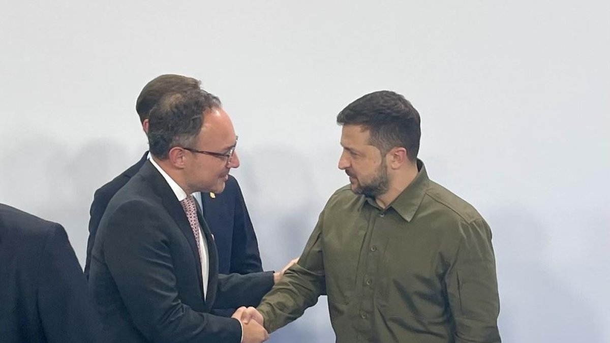 Espot i Zelenski en la reunió de la Comunitat Política Europea