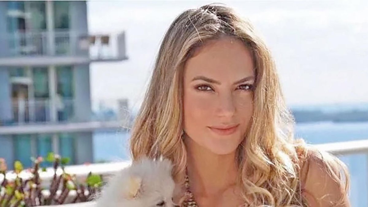 La Miss Veneçuela obsequiada amb un pis.