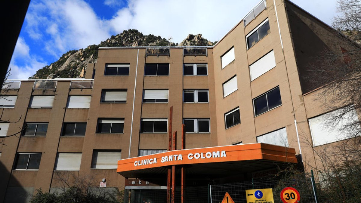 L'antiga clínica de Santa Coloma.