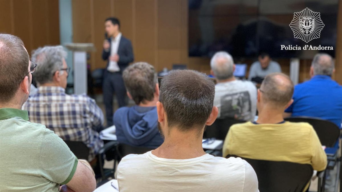 Formació de la policia en l'anàlisi del crim organitzat de la mà del SIRASCO