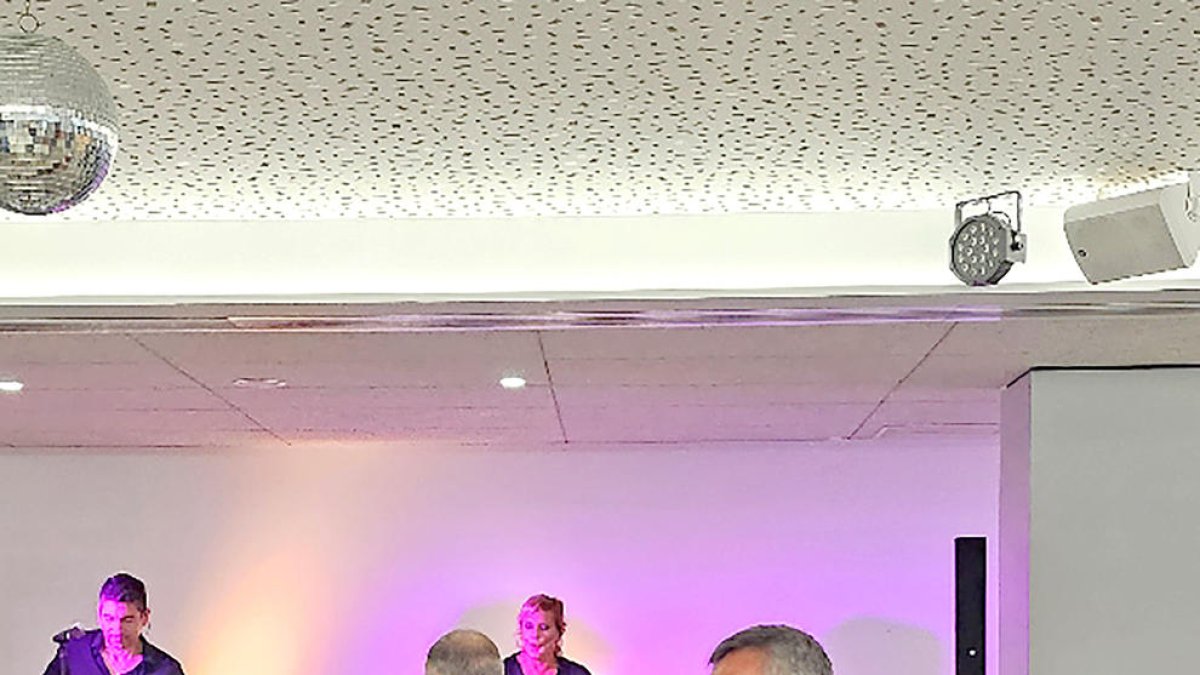 Balls de saló per socialitzar i ensenyar