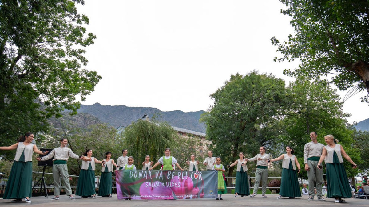 L'Esbart Santa Anna d'Escaldes-Engordany va participar en la festa.