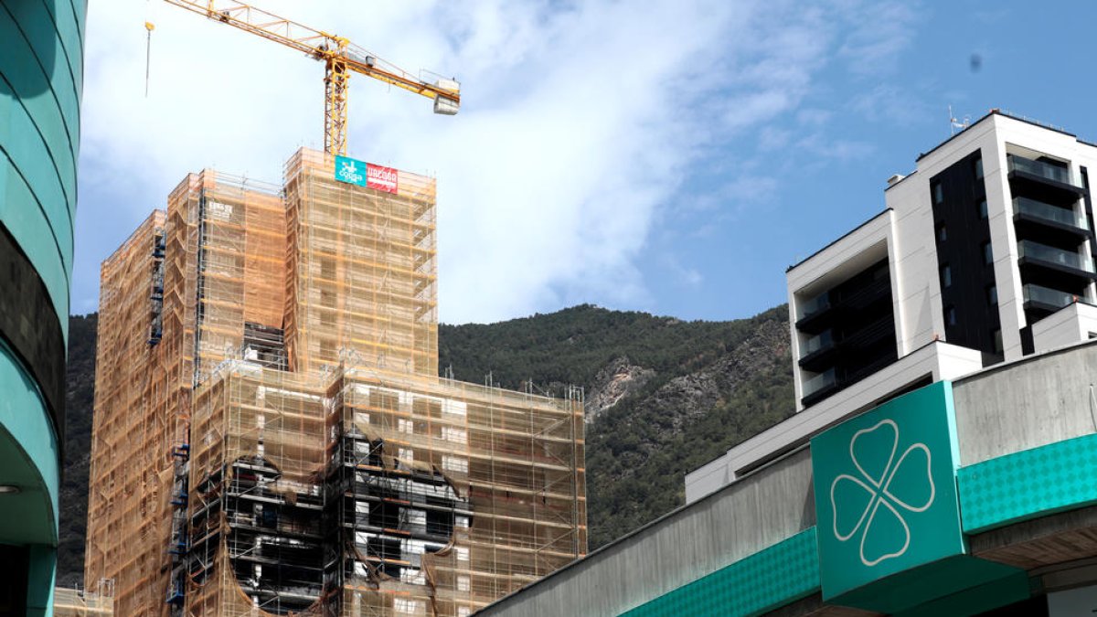 La torre afectada per un incendi.