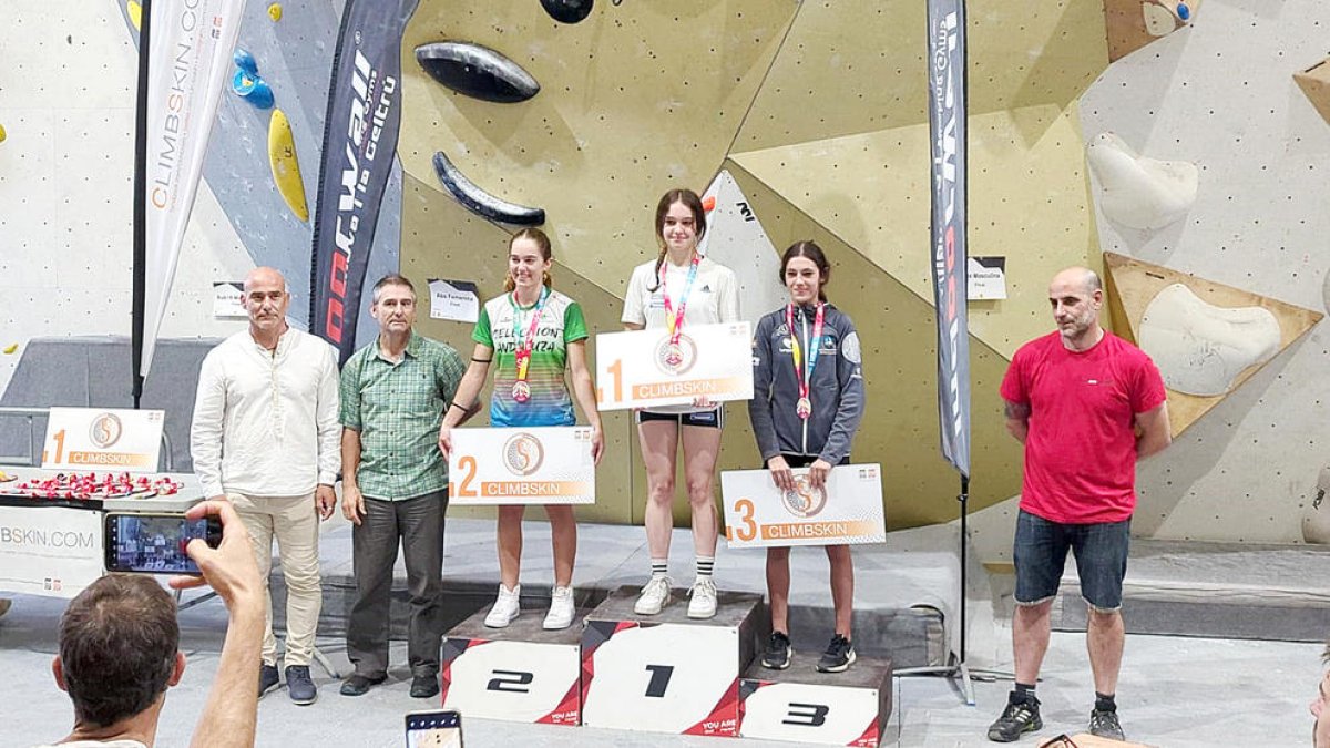 Taulats, al centre, al podi.