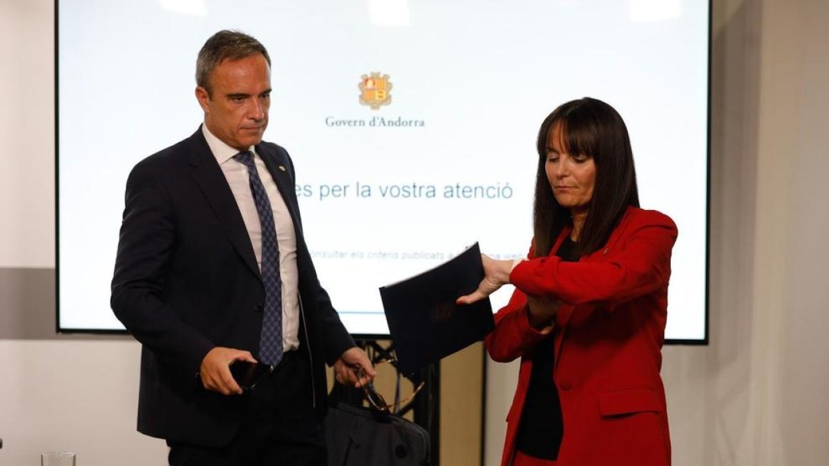 Alain Cabanes i Mònica Bonell han presentat les beques per a esportistes