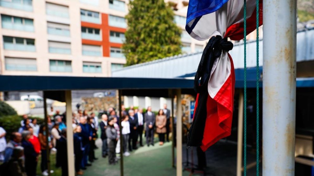 Minut de silenci al Lycée Comte de Foix
