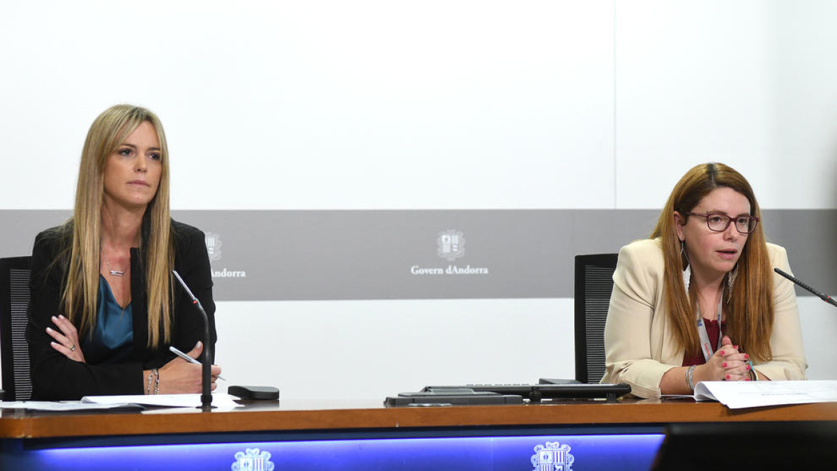 La secretària d’Estat d’Igualtat i Participació Ciutadana, Mariona Cadena, i la cap d’àrea de Polítiques d’Igualtat, Mireia Porras, en una roda de premsa anterior
