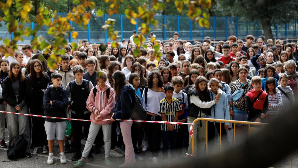 Minut de silenci al Lycée Comte de Foix.