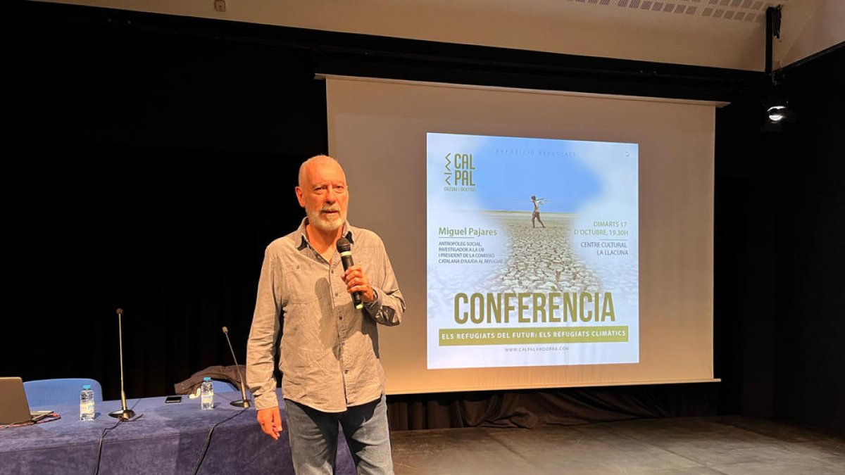 Miguel Pajares, Antropòleg social