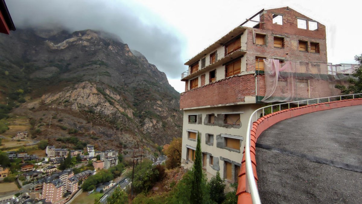 L'antic hotel Bonavista queda fora del programa d'habitatge
