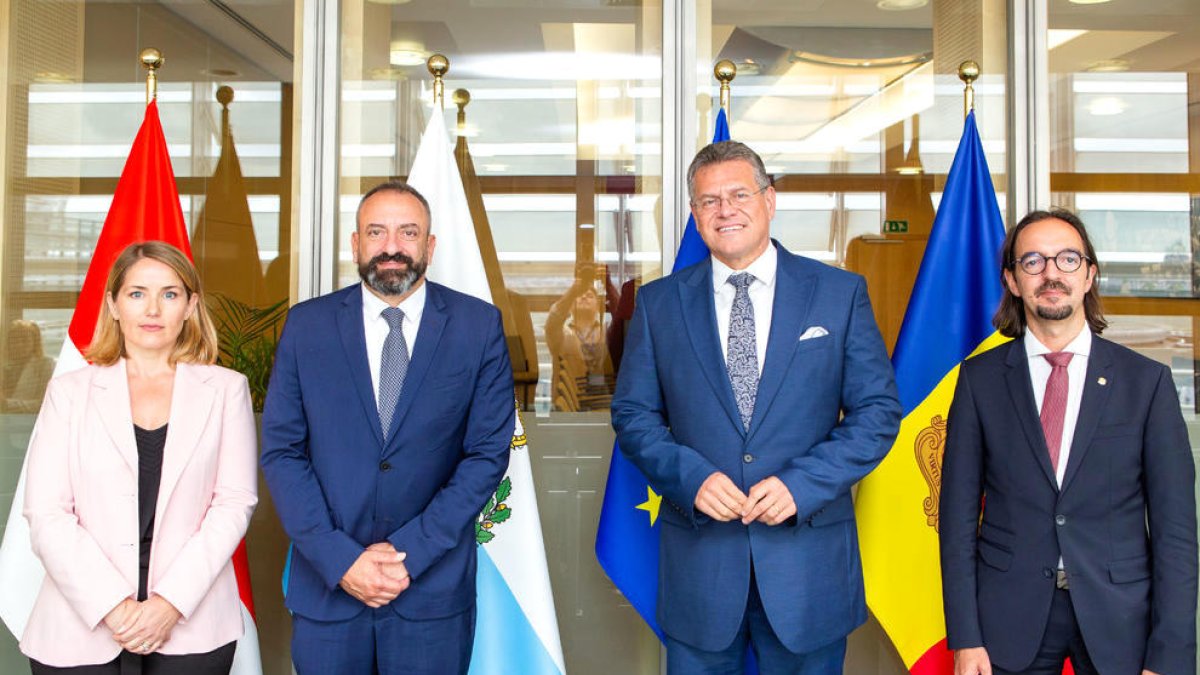 Maros Sefcovic amb Landry Riba després d'una reunió a Brussel·les.