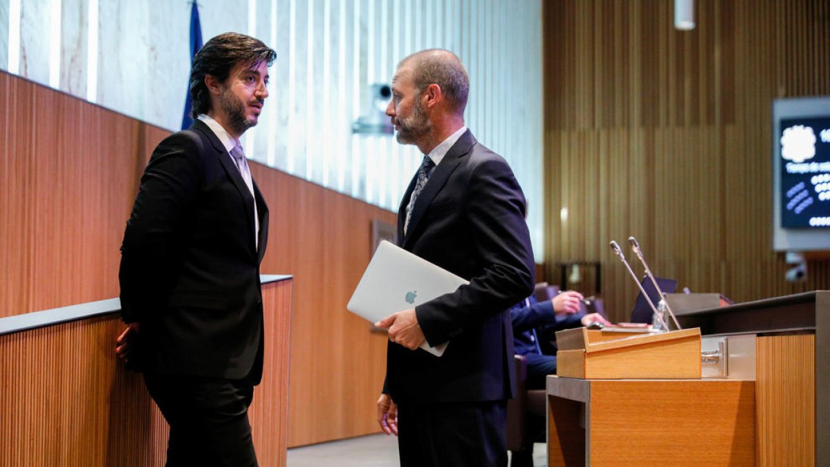 El síndic amb en el conseller Jordi Casadevall.