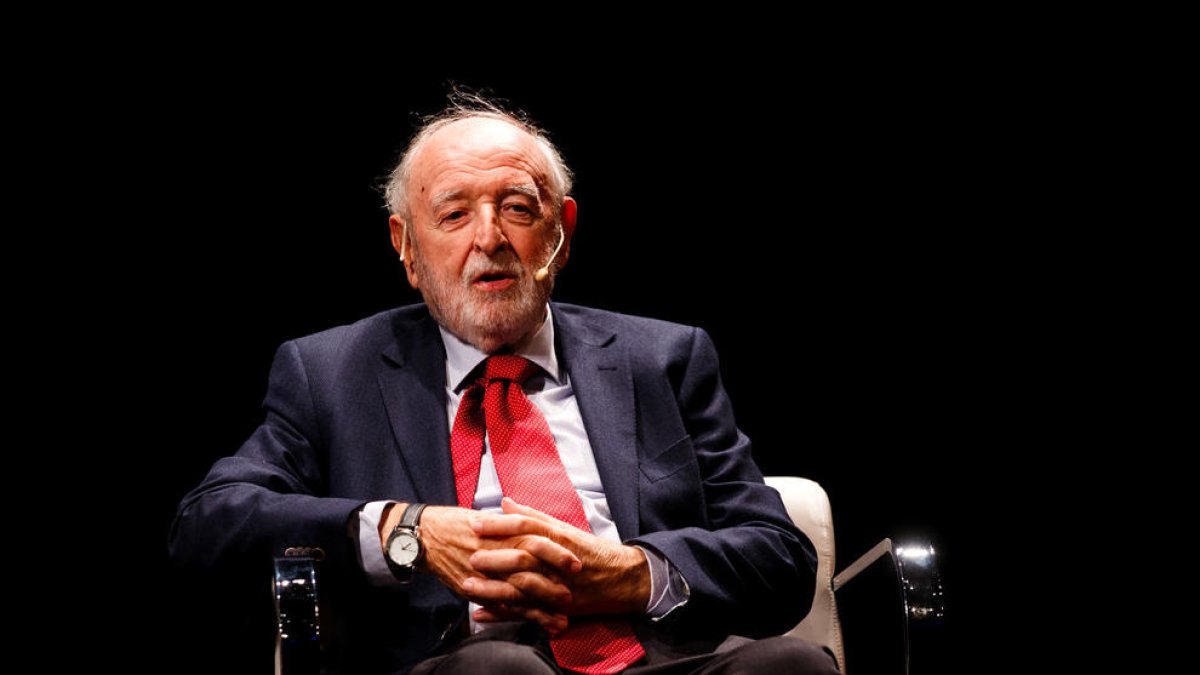 Diego Carcedo, Comunicador i historiador