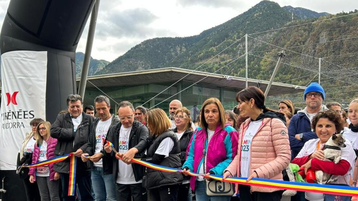 Tret de sortida a la caminada contra el càncer de mama