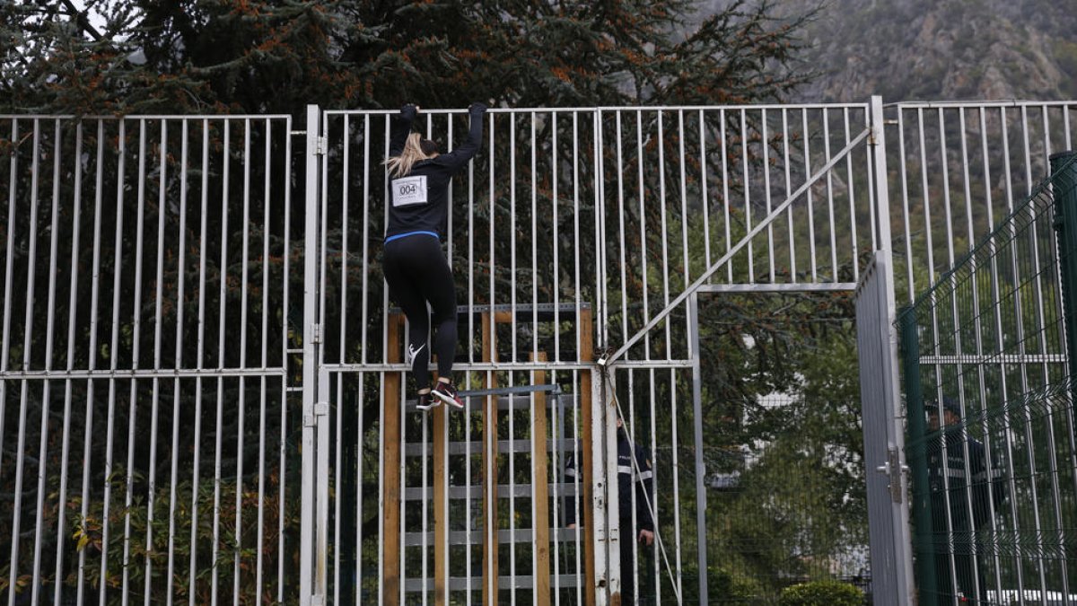 Una de les proves físiques dels aspirants de policia