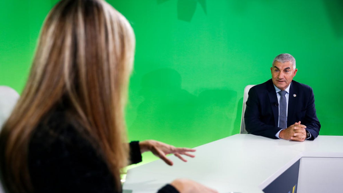 El president de la FAF, Félix Álvarez, durant l'entrevista al 'Parlem-ne', de Diari TV.