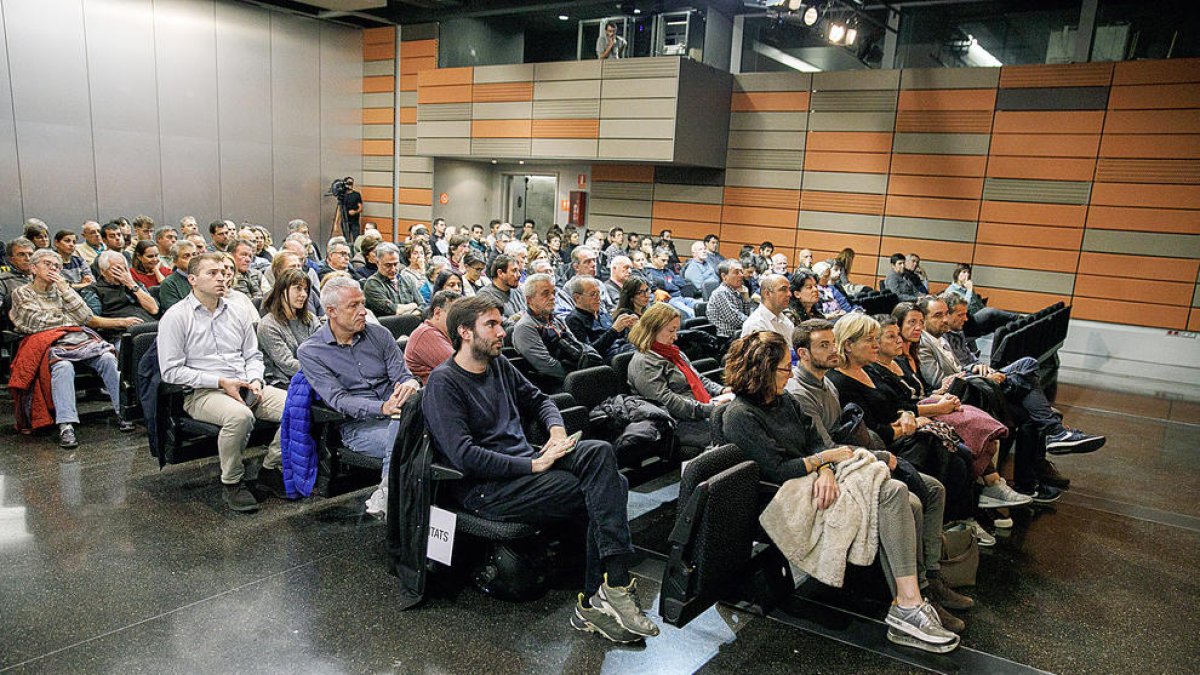 La reunió informativa a Ordino on es va exposar la reforma urbanística.