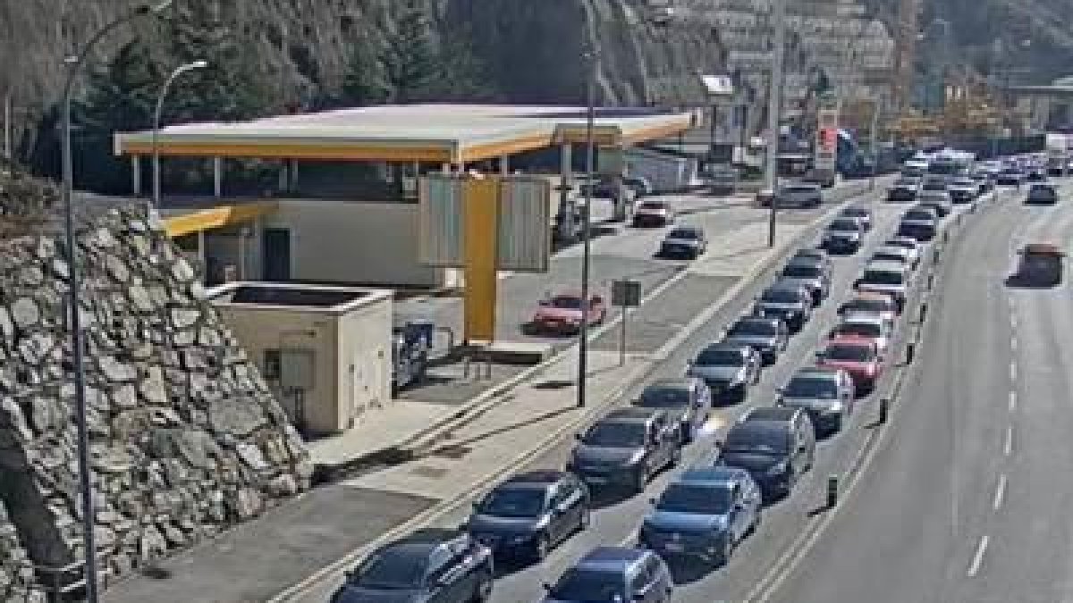 Trànsit dens a la Portalada