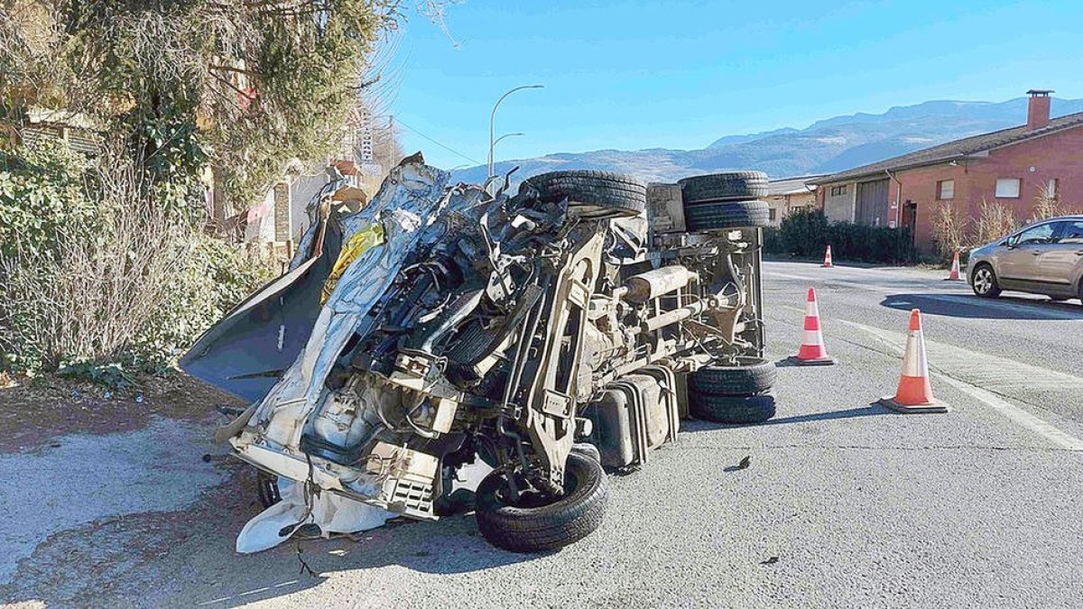 Un mort en un xoc frontal a La Seu