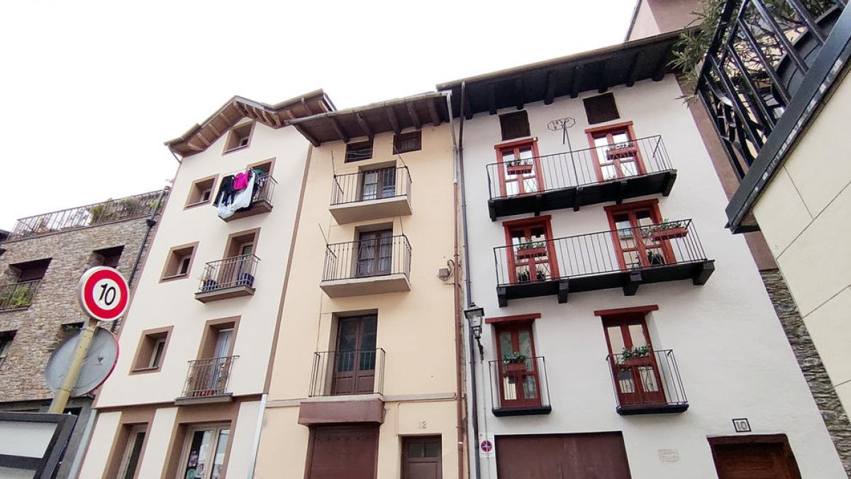 La façana de l'edifici del carrer Doctor Palau, 12
