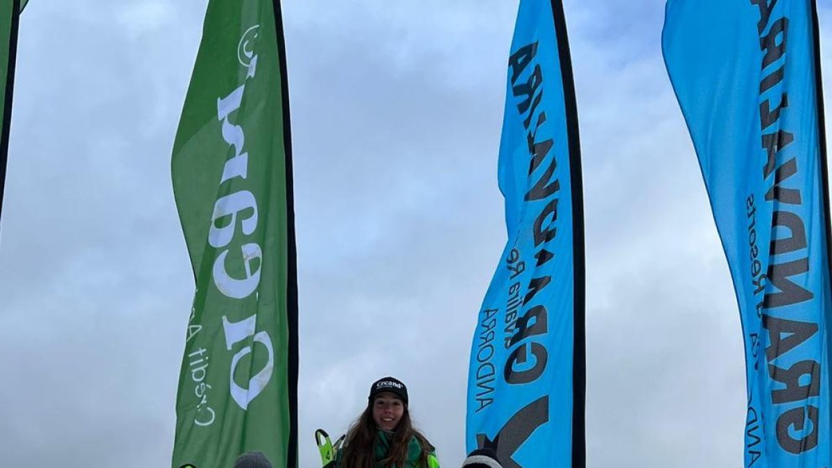 Carla Mijares 1ª, Íria Medina 2ª i Clàudia Garcia 3ª a l'eslàlom Esparver