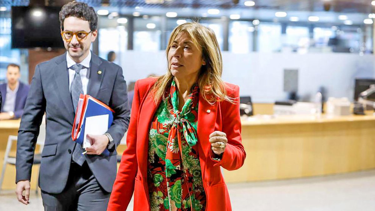 La ministra d'Economia, Conxita Marsol, i el portaveu del Govern.