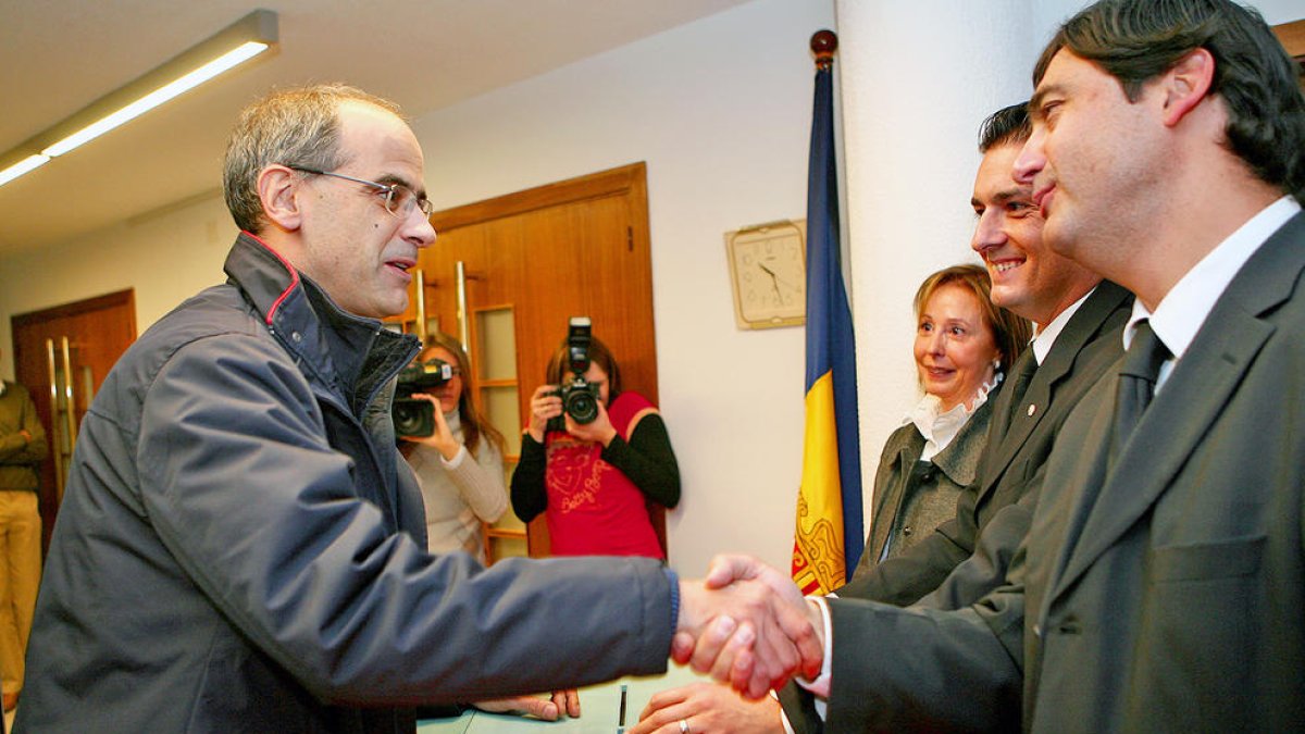 Toni Martí, excònsol major d'Escaldes i excap de Govern, votant en les comunals del 2007.
