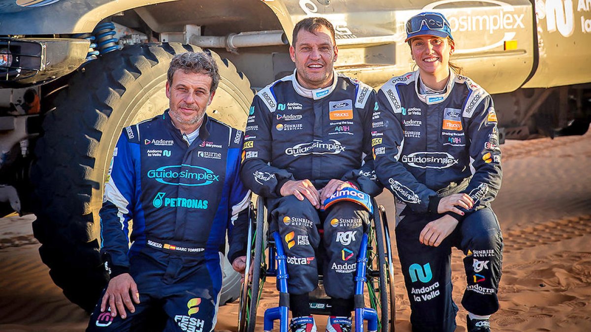 Part de l'equip Fesh-Fesh amb Marc Torres, Albert Llovera i Margot Llobera, ja a territori àrab.