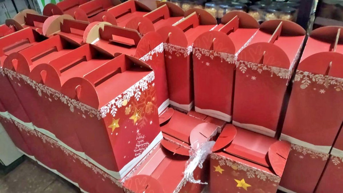 Creu Roja reparteix paneres de LaLiga als usuaris