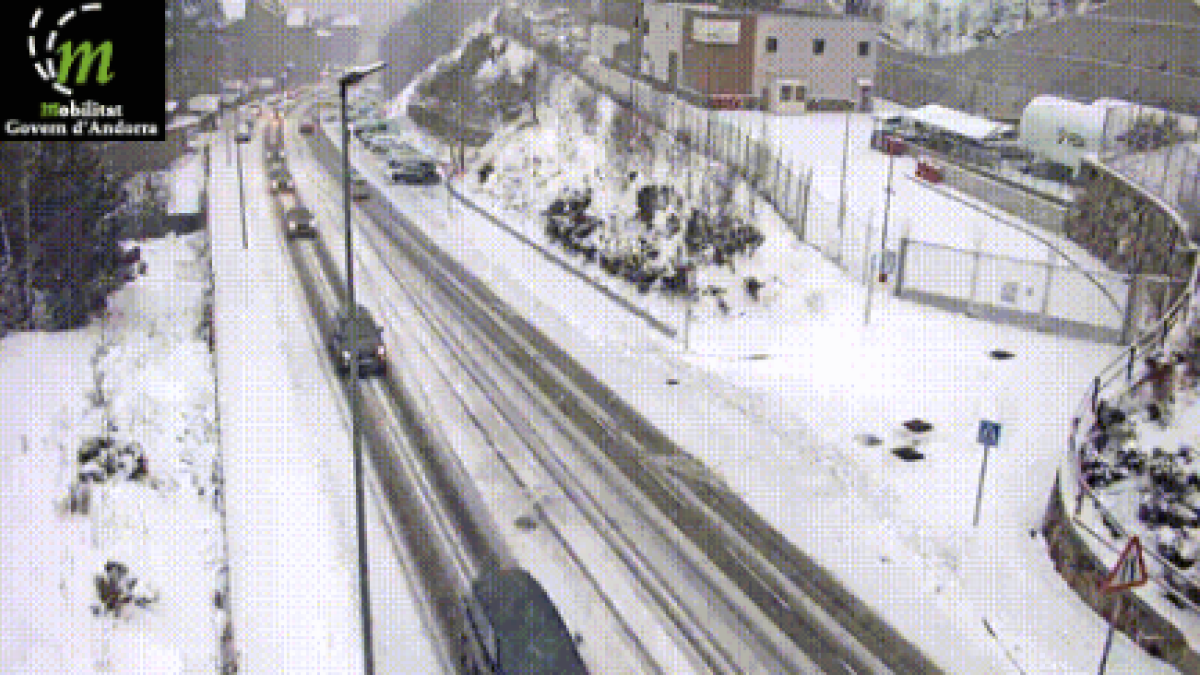 Estat de la carretera general 2 a Incles a les 17.20 hores