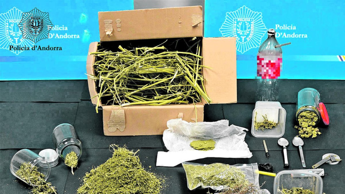 Estupefaents confiscats per la policia.