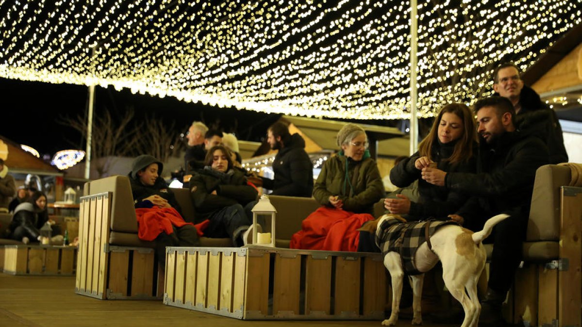 Turistes al poblet de Nadal.
