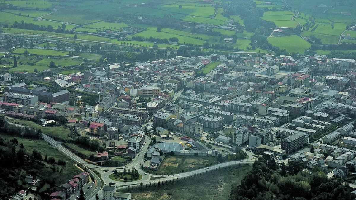 Una vista aèria del municipi de la Seu d'Urgell.
