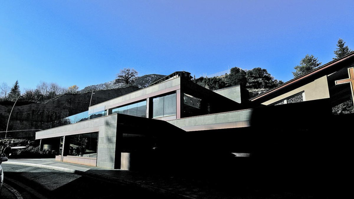 El tanatori, abans de començar a funcionar.