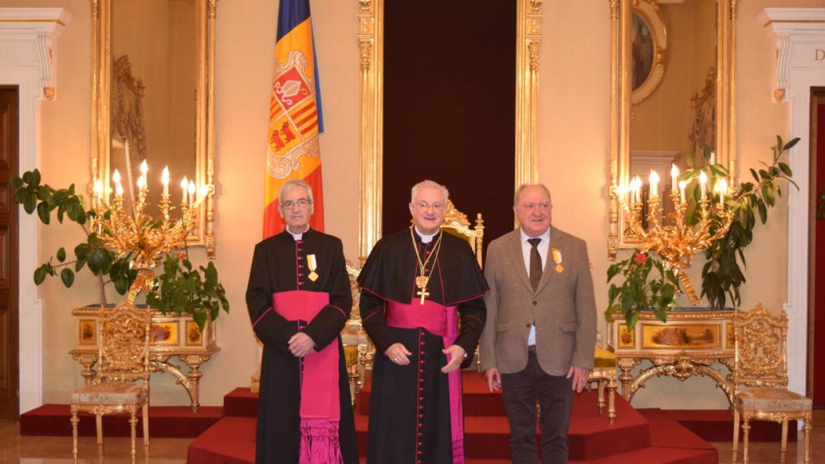 Joan-Enric Vives, Josep M. Mauri i Josep Casanova i Obiols
