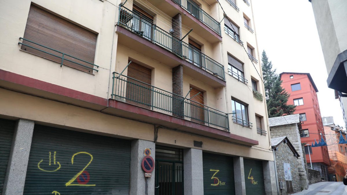 Façana de l'edifici al carrer de l'Obac d'Escaldes.