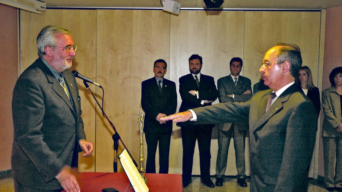 Domènech jurant el càrrec davant Forné.