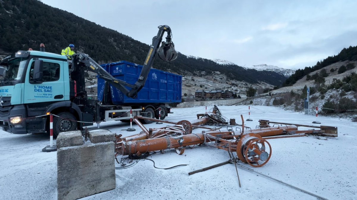 Retirat l'últim teleesquí obsolet a la Vall d'Incles