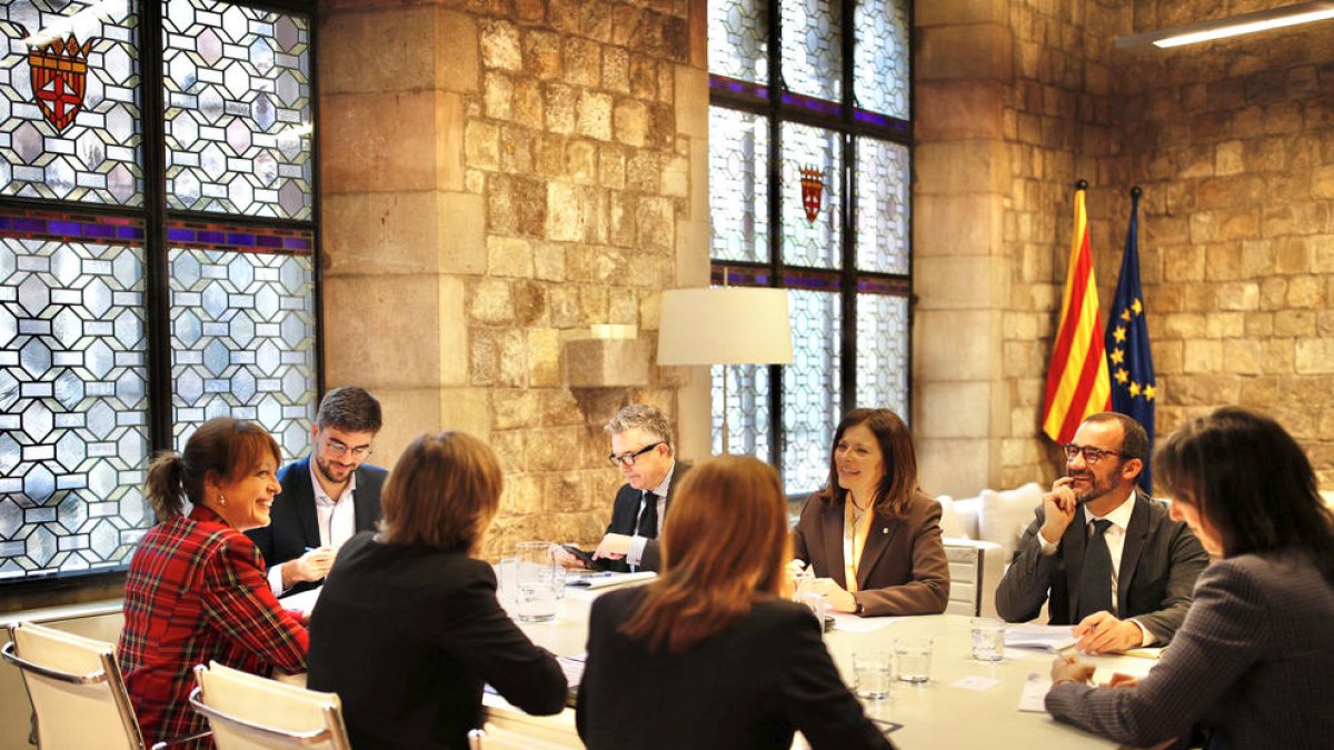 La ministra Tor durant la reunió.