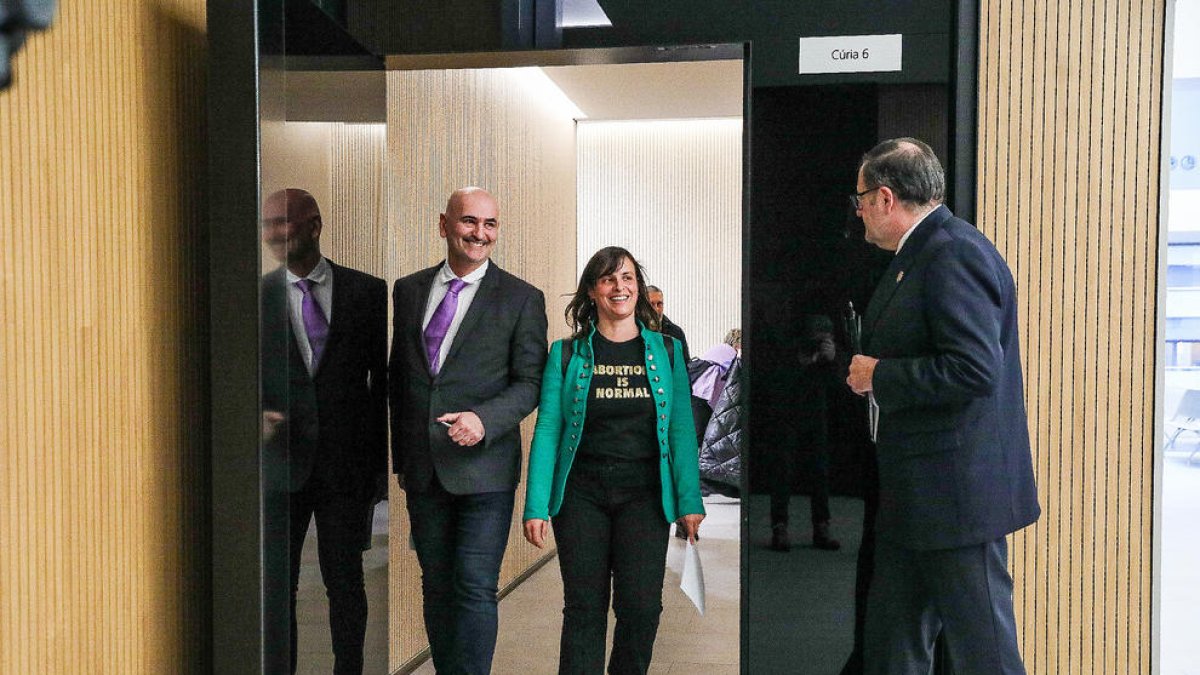 L'advocat, Miquel Bellera, i la presidenta de Stop Violències, Vanessa Mendoza.