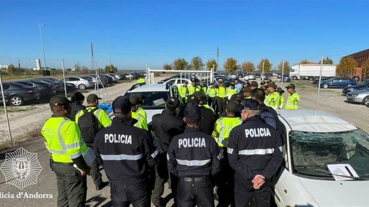 Els agents andorrans al curs sobre accidents de la guàrdia civil