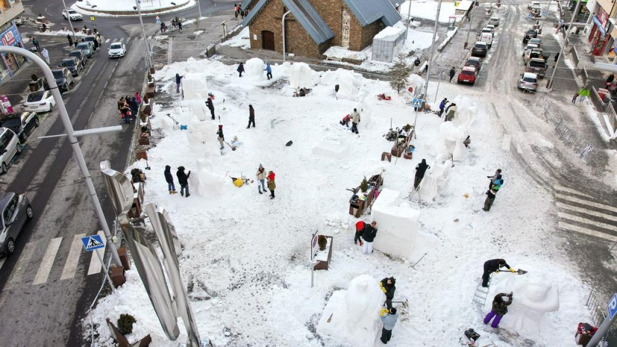 Concurs d'escultures de neu al Pas l'any passat