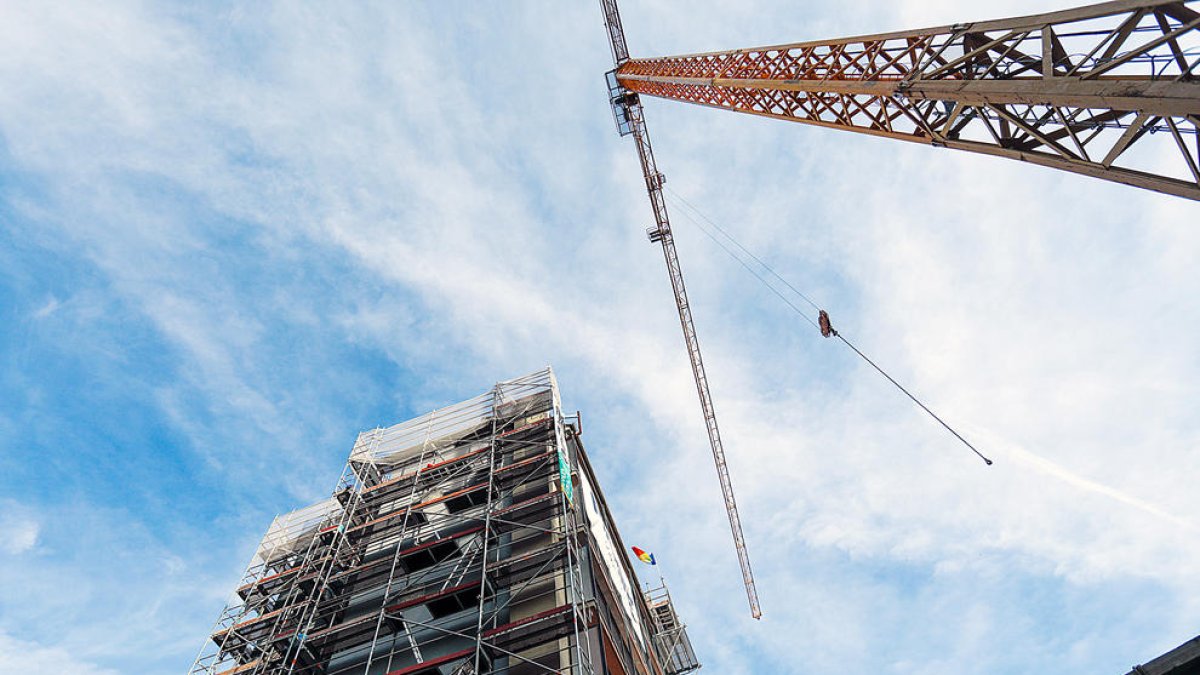 Les obres per als pisos a l'antic hotel Artic.