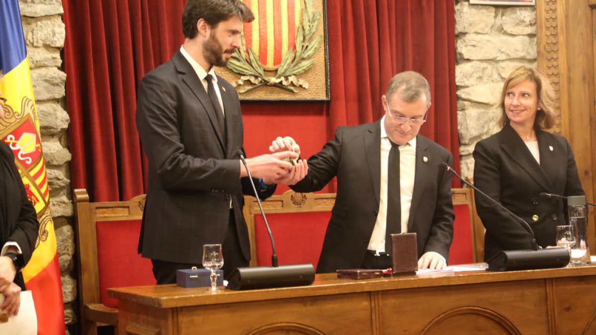 Cairat i Majoral, el dia del traspàs de poders.